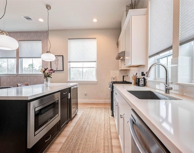 2802 Grand Fountains Drive - Photo Thumbnail 11