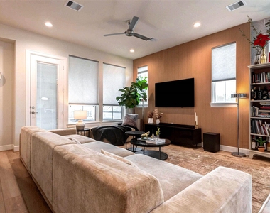 2802 Grand Fountains Drive - Photo Thumbnail 7