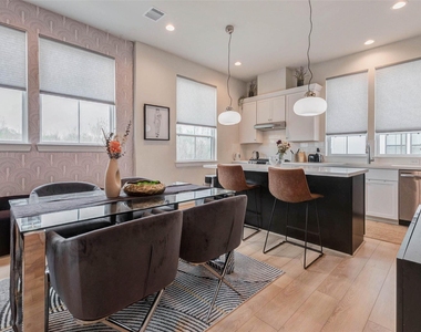 2802 Grand Fountains Drive - Photo Thumbnail 9