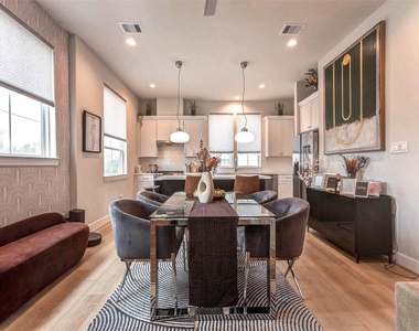2802 Grand Fountains Drive - Photo Thumbnail 8