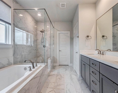 2802 Grand Fountains Drive - Photo Thumbnail 18