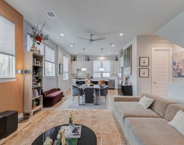 2802 Grand Fountains Drive - Photo Thumbnail 10