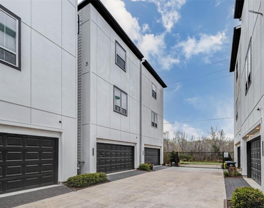 2802 Grand Fountains Drive - Photo Thumbnail 2