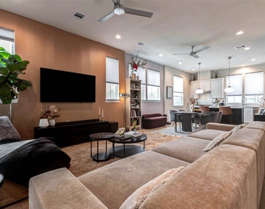 2802 Grand Fountains Drive - Photo Thumbnail 6