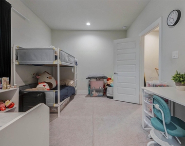 2802 Grand Fountains Drive - Photo Thumbnail 20