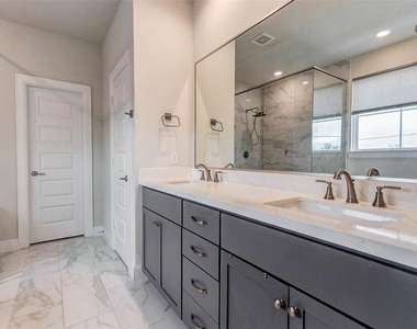 2802 Grand Fountains Drive - Photo Thumbnail 16
