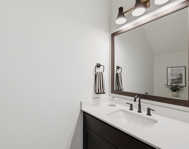 4603 Harrisburg Boulevard - Photo Thumbnail 12