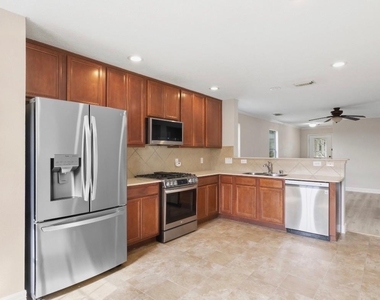 3638 Fuller Bluff Drive - Photo Thumbnail 6