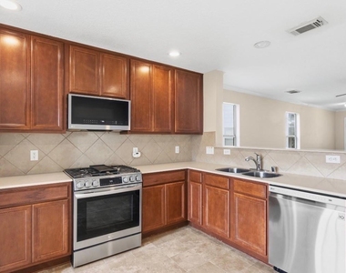 3638 Fuller Bluff Drive - Photo Thumbnail 5