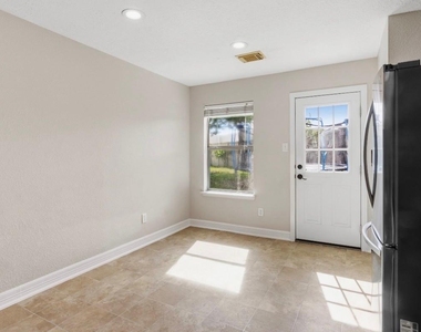 3638 Fuller Bluff Drive - Photo Thumbnail 7