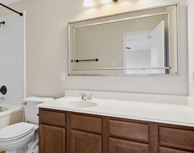 3638 Fuller Bluff Drive - Photo Thumbnail 12