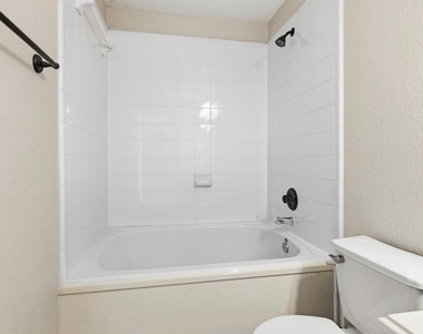3638 Fuller Bluff Drive - Photo Thumbnail 13