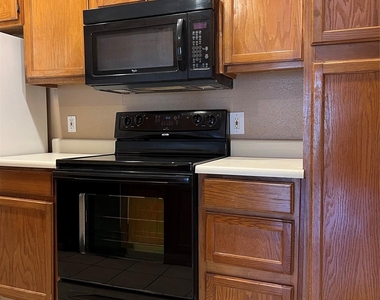 2121 El Paseo Street - Photo Thumbnail 7