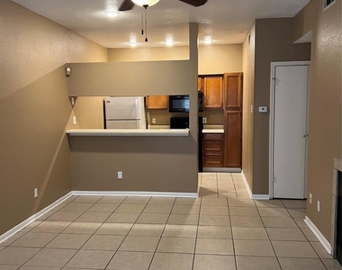 2121 El Paseo Street - Photo Thumbnail 4