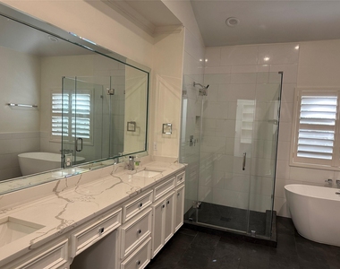 6857 Staffordshire Boulevard - Photo Thumbnail 10