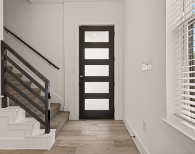 5206 Firnat Street - Photo Thumbnail 3