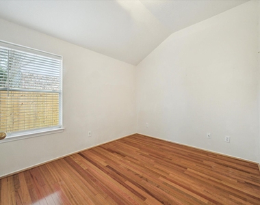 9717 Cottage Street - Photo Thumbnail 6