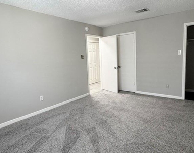 3131 Mosby Drive - Photo Thumbnail 10