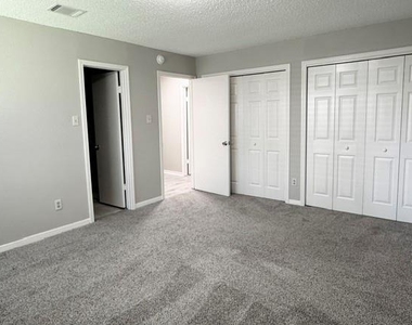 3131 Mosby Drive - Photo Thumbnail 7