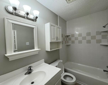 3131 Mosby Drive - Photo Thumbnail 15
