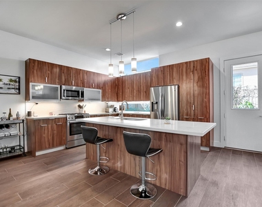 5507 Robusto Place - Photo Thumbnail 12