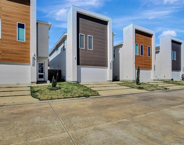5507 Robusto Place - Photo Thumbnail 1