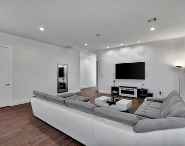 5507 Robusto Place - Photo Thumbnail 9