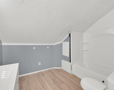 310 N Rock Island St - Photo Thumbnail 9