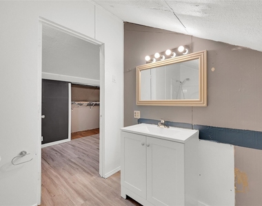 310 N Rock Island St - Photo Thumbnail 11