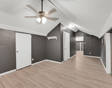 310 N Rock Island St - Photo Thumbnail 6