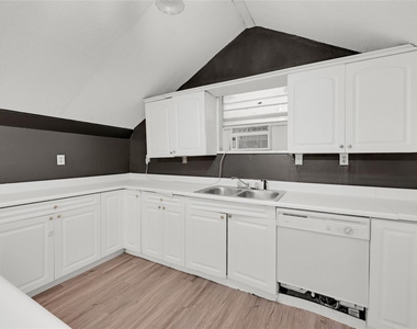 310 N Rock Island St - Photo Thumbnail 3