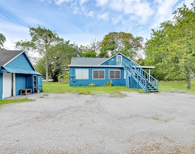 310 N Rock Island St - Photo Thumbnail 15
