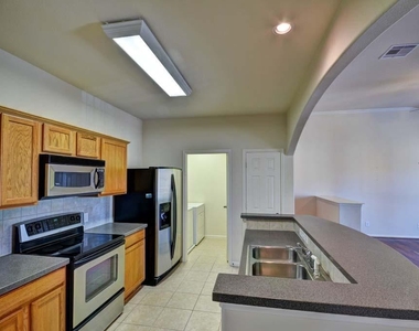 6607 Lake Woodlands Dr - Photo Thumbnail 14