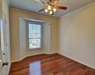 6607 Lake Woodlands Dr - Photo Thumbnail 10