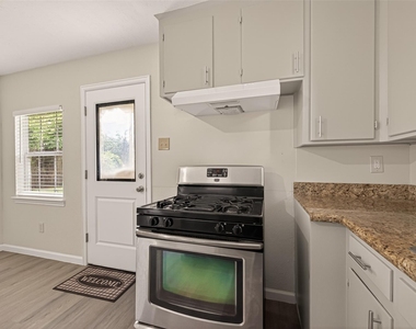 14022 Rosecrest Drive - Photo Thumbnail 7