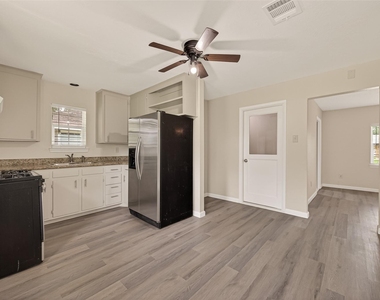 14022 Rosecrest Drive - Photo Thumbnail 4