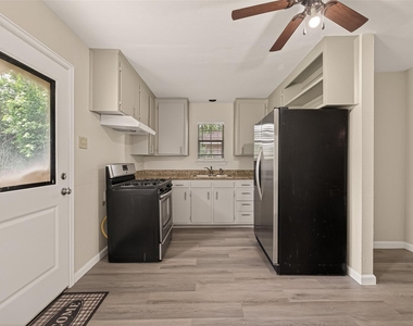 14022 Rosecrest Drive - Photo Thumbnail 5