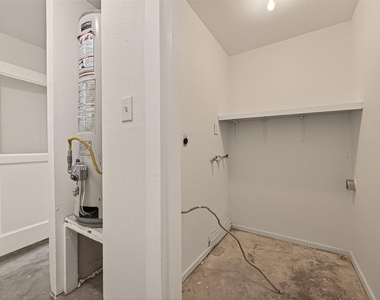14022 Rosecrest Drive - Photo Thumbnail 9