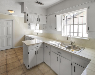 10322 Nold Drive - Photo Thumbnail 2