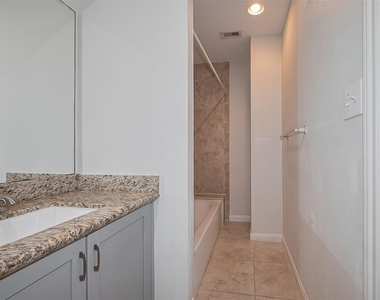 5333 Richmond Avenue - Photo Thumbnail 2