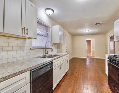 2918 16th Avenue N - Photo Thumbnail 5