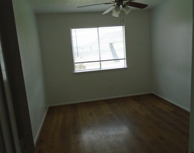 7131 Sedona Ct - Photo Thumbnail 5