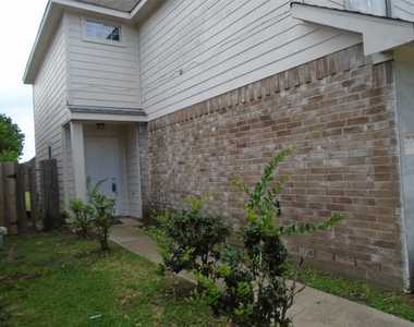 7131 Sedona Ct - Photo Thumbnail 2