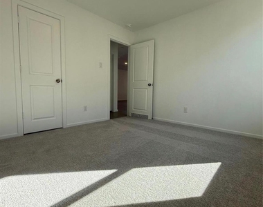 14896 N Ascot Bend Cir - Photo Thumbnail 19