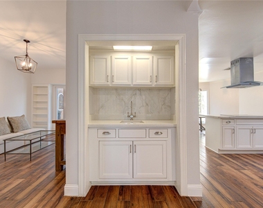 438 E Fair Harbor Lane - Photo Thumbnail 8