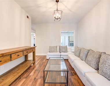 438 E Fair Harbor Lane - Photo Thumbnail 9
