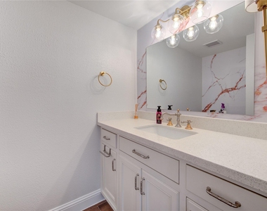 438 E Fair Harbor Lane - Photo Thumbnail 16