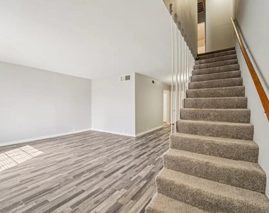 2815 Greenridge Drive - Photo Thumbnail 18