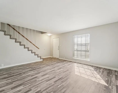 2815 Greenridge Drive - Photo Thumbnail 17