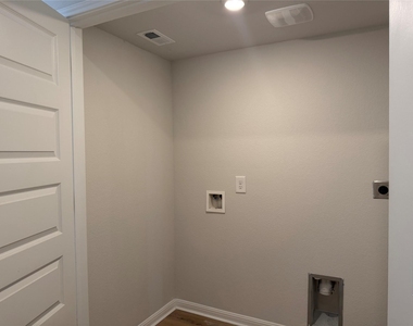 958 Road 5702 - Photo Thumbnail 12